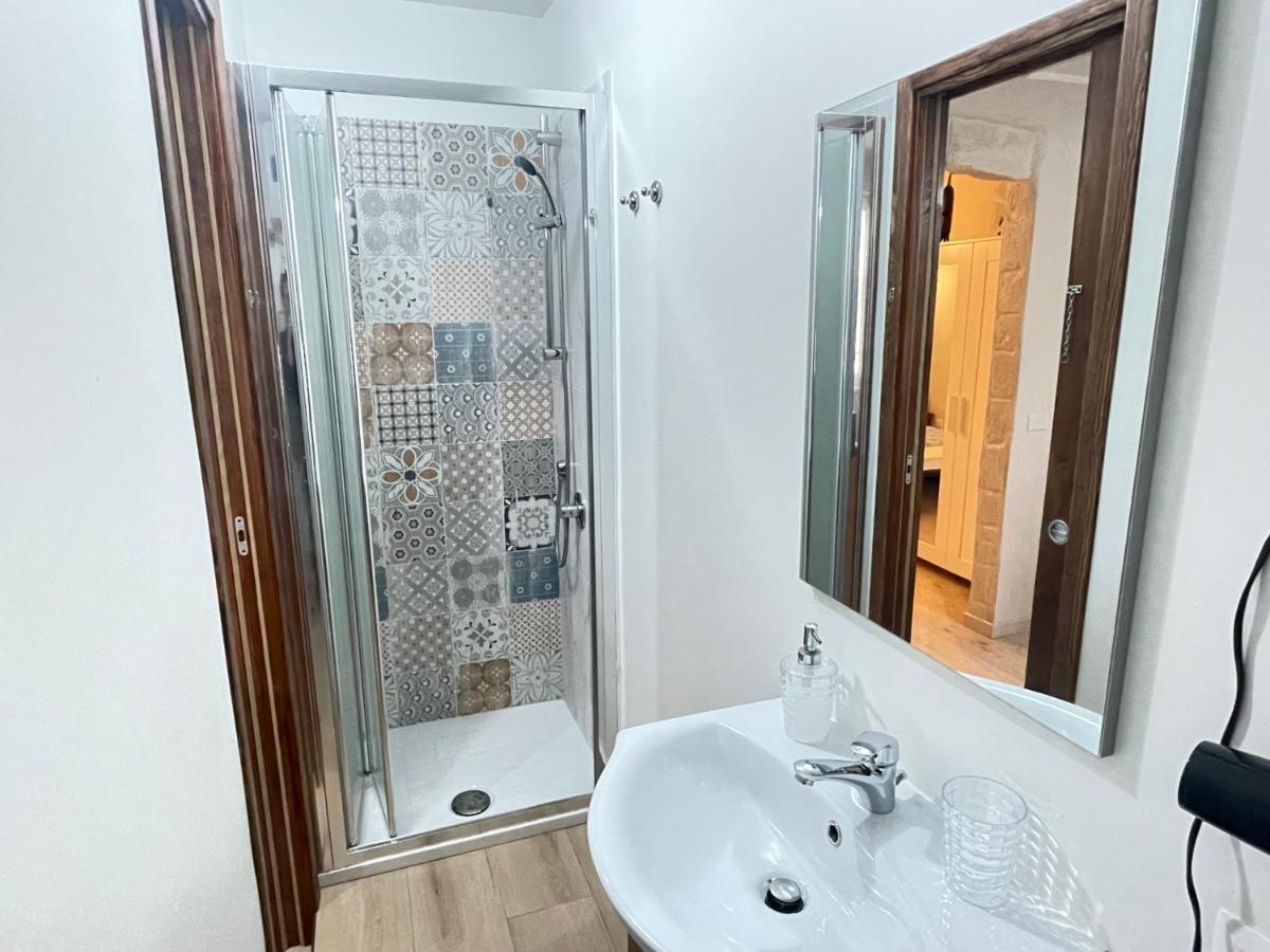 Trevisani Central Station Apartment Бари Экстерьер фото